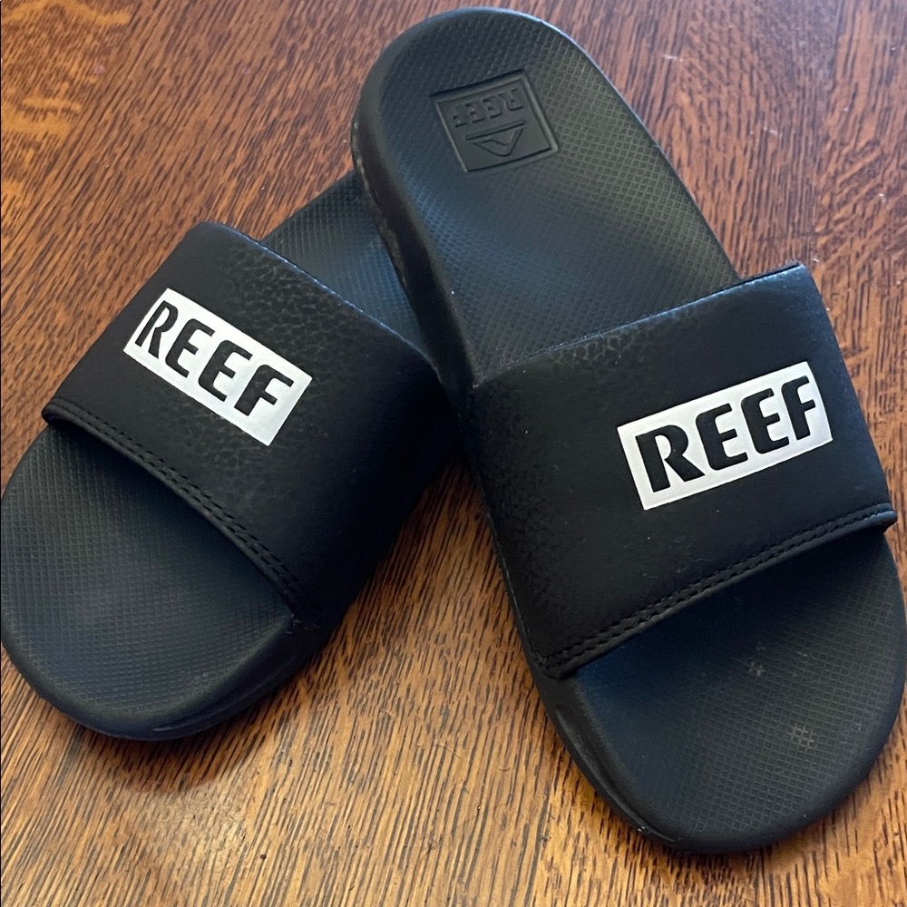 Reef Charcoal Textured Kids Slides